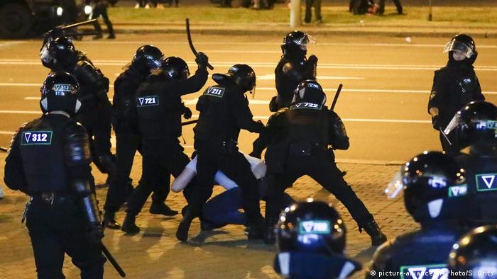 Доставяше им удоволствие да ни пребиват. Хиляди бяха арестувани в