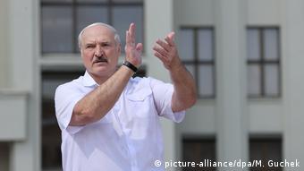 Александр Лукашенко выступает на митинге в Минске, 16 августа 2020 года