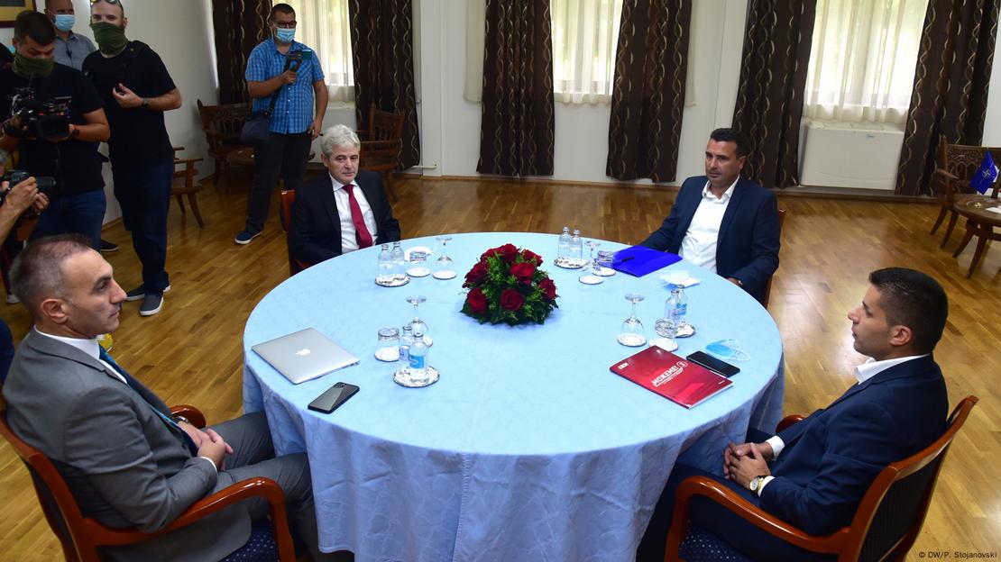 На разговорите за формирање Влада во август 2020 година учествуваа лидерите на СДСМ и ДУИ, Зоран Заев и Али Ахмети, и генералните секретари Љупчо Николовски и Артан Груби.