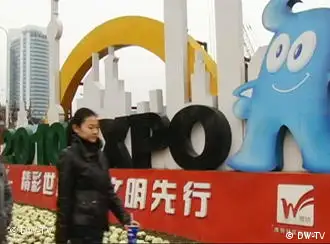 世博吉祥物“海宝”在上海随处可见