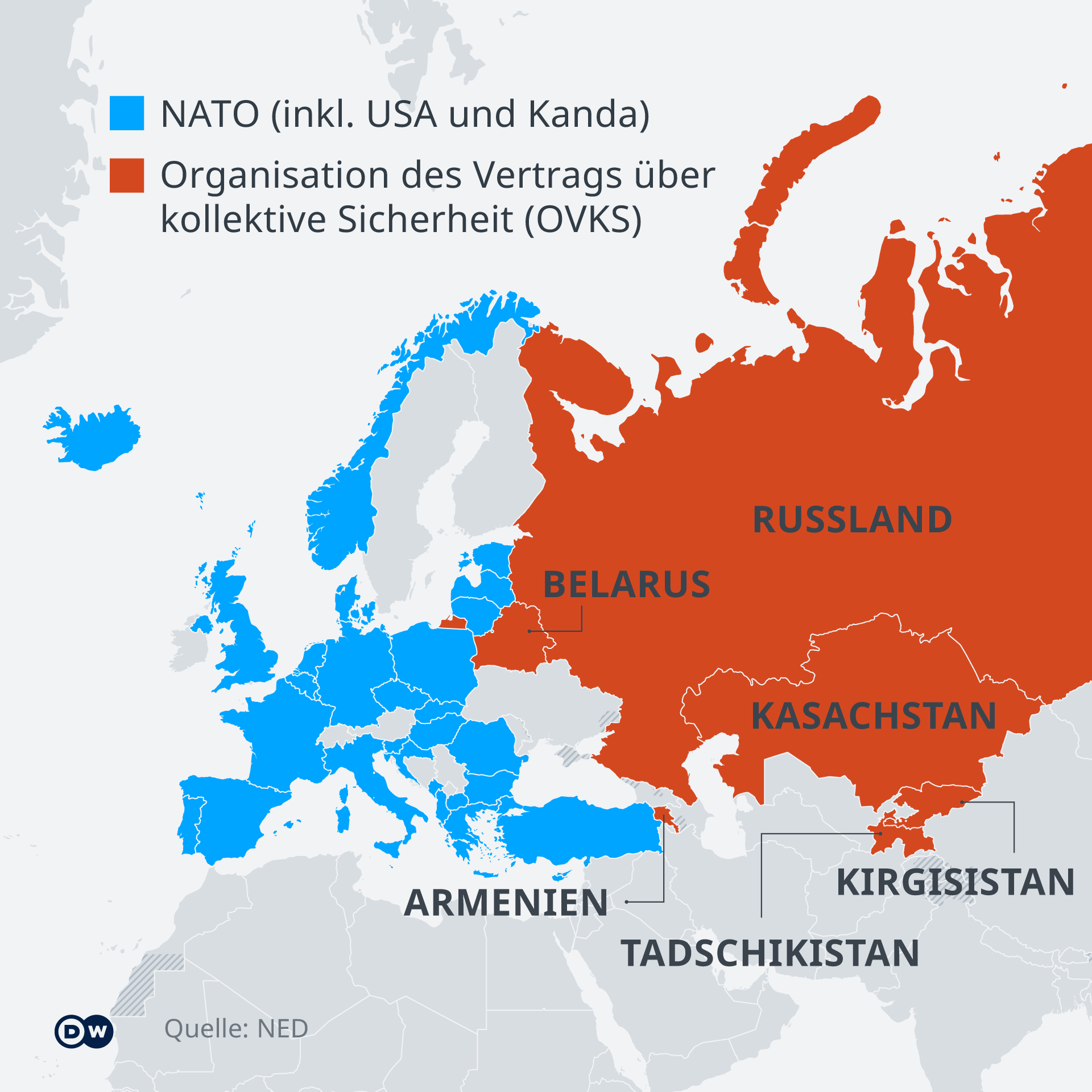 Auf einer Landkarte sind die NATO-Staaten blau eingezeichnet, die der OVKS sind rot