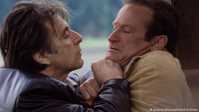 Film still 'Insomnia' with Al Pacino and Robin Williams in a fight (picture-alliance/United Archives)