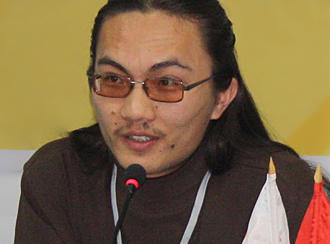 Bektour Iskender, Chefredakteur des kirgisischen Nachrichten- und Blogportals Kloop.kg