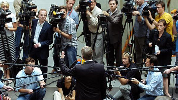 04.2010 DW-AKADEMIE Angebote Medientraining Klassisch Krisenkommunikation Freies Bildformat