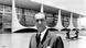 Juscelino Kubitschek em frente ao Palácio da Alvorada, em Brasília, em 1960 Juscelino Kubitschek em frente ao Palácio da Alvorada, em Brasília, em 1960