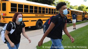 Des bus scolaires et des enfants aux Etats-Unis Des bus scolaires et des enfants aux Etats-Unis