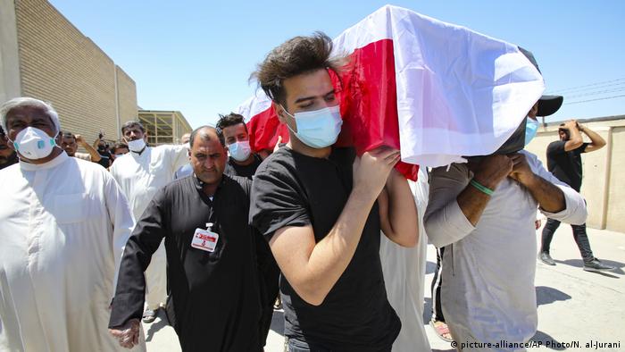 Irak Basra Beerdigung Aktivistin Reham Yacoub (picture-alliance/AP Photo/N. al-Jurani)