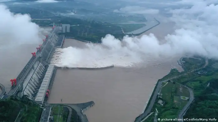 China Überschwemmungen Drei-Schluchten-Talsperre Jangtse