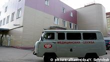 21.08.2020, Russland, Omsk: OMSK, RUSSIA - AUGUST 21, 2020: A healthñare service vehicle is parked outside Omsk Ambulance Hospital No 1 where Russian opposition activist Alexei Navalny is staying. Navalny felt bad during his flight from Tomsk to Moscow and was hospitalised in a suspected poisoning after his flight's emergency landing. Yevgeny Sofiychuk/TASS Foto: Yevgeny Sofiychuk/TASS/dpa |