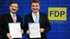Der FDP-Finanzexperte Hermann Otto Solms (li.) und der stellvertretende Parteivorsitzende Andreas Pinkwart mit dem neuen FDP-Steuerkonzept (Foto: dpa) Der FDP-Finanzexperte Hermann Otto Solms (li.) und der stellvertretende Parteivorsitzende Andreas Pinkwart mit dem neuen FDP-Steuerkonzept (Foto: dpa)