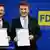 Der FDP-Finanzexperte Hermann Otto Solms (li.) und der stellvertretende Parteivorsitzende Andreas Pinkwart mit dem neuen FDP-Steuerkonzept (Foto: dpa)