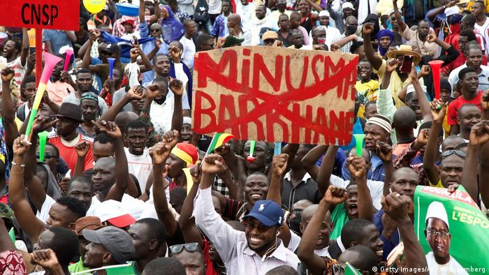 Des manifestations contre la présence de l'opération markhane en 2014 à Bamako.