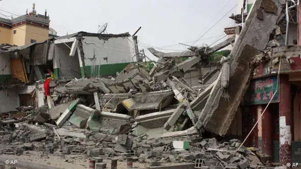 A series of quakes and aftershocks caused schools, houses and office buildings to collapse. The quake's center was in the mountains that divide Qinghai province from the Tibet Autonomous Region.