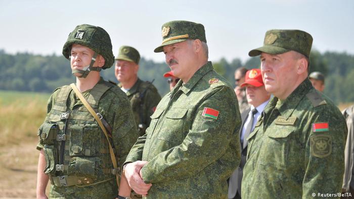 Predsednik Lukašenko u subotu je posetio vojni poligon
