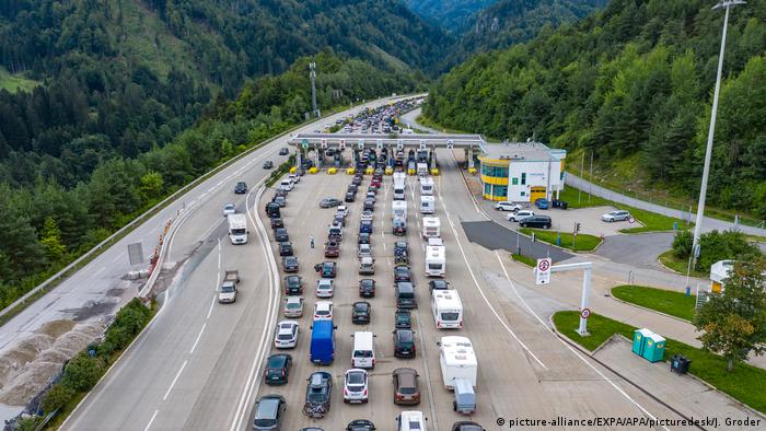 Österreich | Stau am Karawankentunnel an der Slowenisch/Österreichischen Grenze