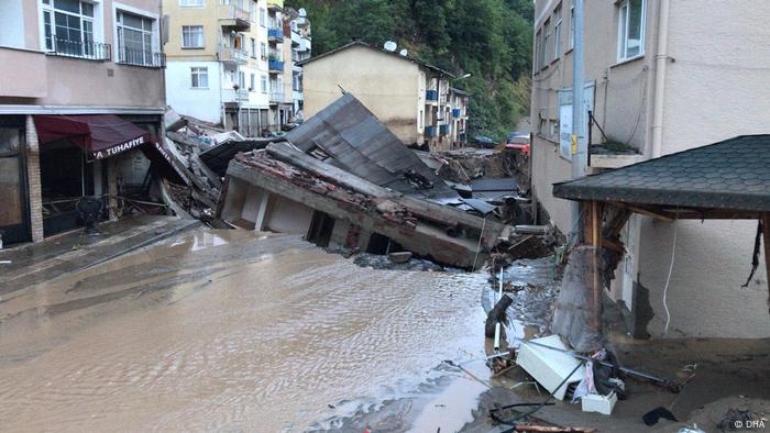 Turkey′s Black Sea coast pummeled by flash floods | News | DW | 23.08.2020