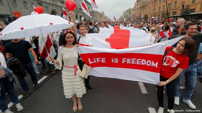 Учасниці та учасники Марш нової Білорусі в Мінську