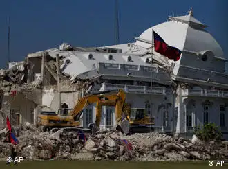 清理地震中坍塌的海地总统府