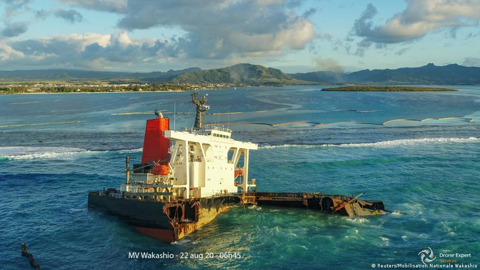 Mauritius Oil Spill Who Pays DW 08 28 2020