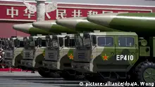 epa04910302 Military vehicles carrying DF-26 ballistic missiles drive past Tiananmen Gate during a military parade to commemorate the 70th anniversary of the end of World War II, in Beijing, China, 03 September 2015. China holds a military parade as one of the events taking place around the World marking the 70th Anniversary of the WWII Victory over Japan Day which marks the day Japan officially accepted the terms of surrender imposed by the by Allied Forces in the Pacific conflict. EPA/ANDY WONG / POOL +++(c) dpa - Bildfunk+++ |