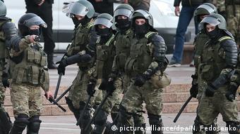 Бойцы ОМОНа на улицах Минска