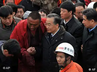 April 15, 2010. Premier Wen Jiabao arrived in Yushu
