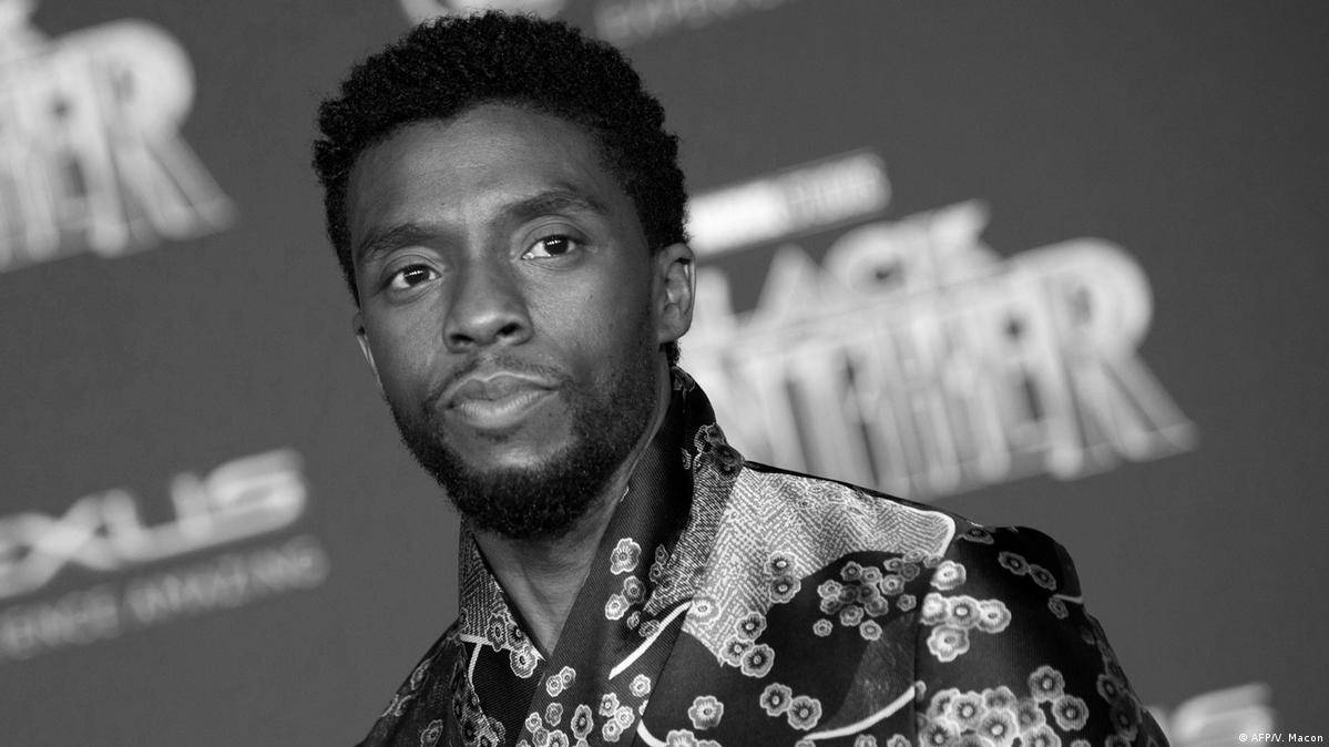 42 Star Chadwick Boseman on Playing Jackie Robinson, Copying His Baseball  Moves, and Being Stood Up by the President