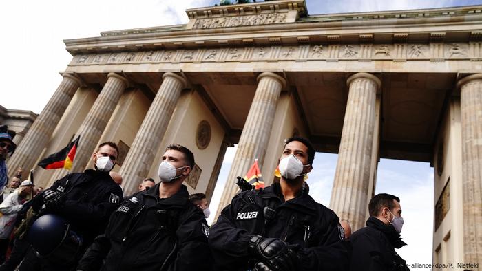 Polizei Lost Demonstration In Berlin Auf Aktuell Deutschland Dw 29 08 2020