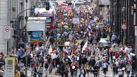 Berlin Braces For Protests Against Coronavirus Curbs – DW – 08/29/2020