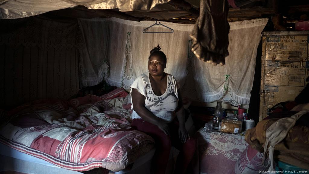 1024px x 576px - How COVID-19 is endangering sex workers in Africa | Africa | DW | 18.09.2020