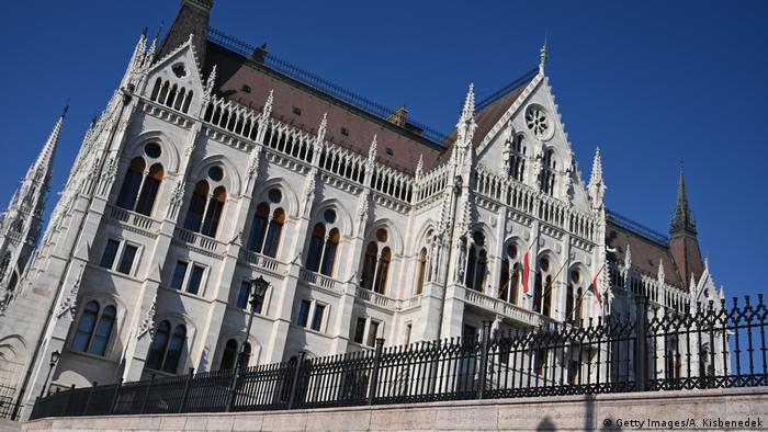 Pod Orbanovom kontrolom - Parlament u Budimpešti
