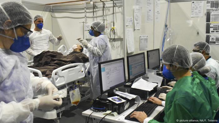 Brasilien Corona-Pandemie temporäres Krankenhaus in Rio (picture-alliance/AA/F. Teixeira)