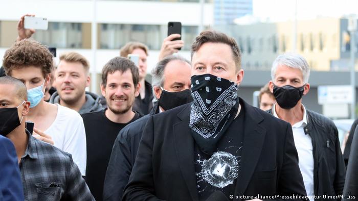 Deutschland Tesla-Chef Elon Musk besucht Biopharma-Unternehmen Curevac