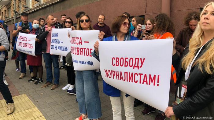 Demonstration in Minsk demanding admission of journalists