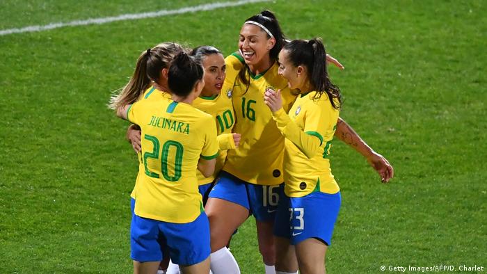 Die Frauen der brasilianischen Fußballnationalmannschaft werden von nun an ...