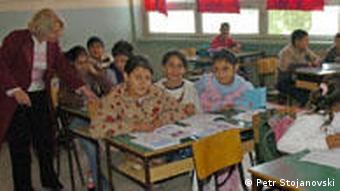 Roma Kinder beim Unterricht, Skopje (Foto: DW)