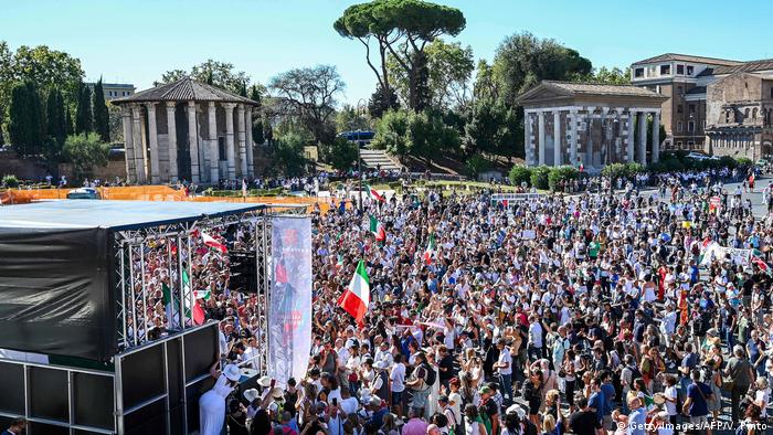 La protesta de negacionistas este sábado en Roma