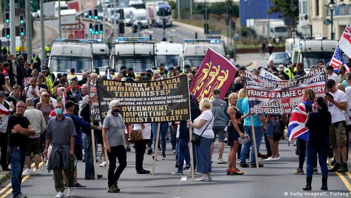 Anti-migrant protesters in Dover