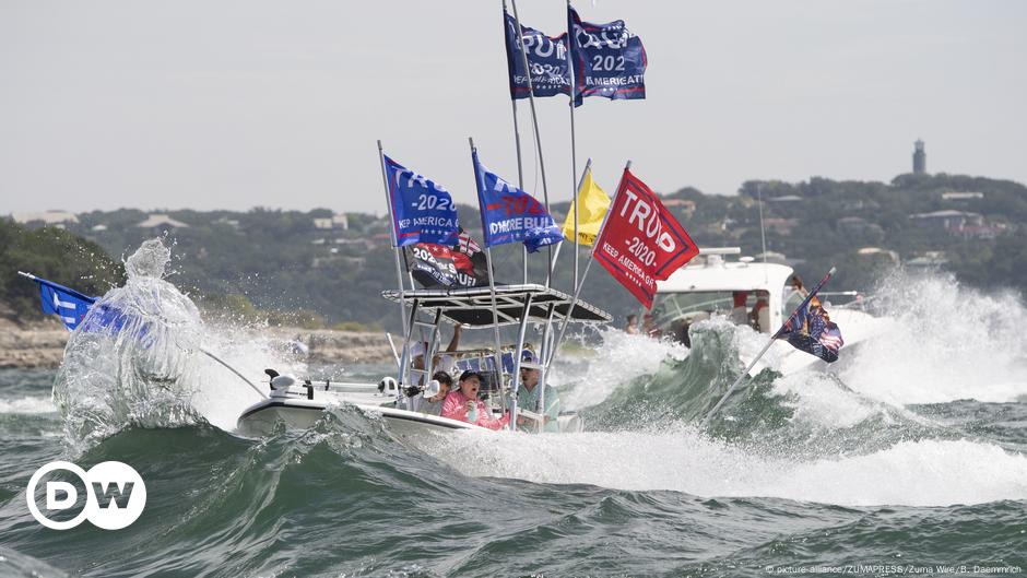 Abandon Ship Boats Sink At Pro Trump Lake Parade News Dw 06 09 2020