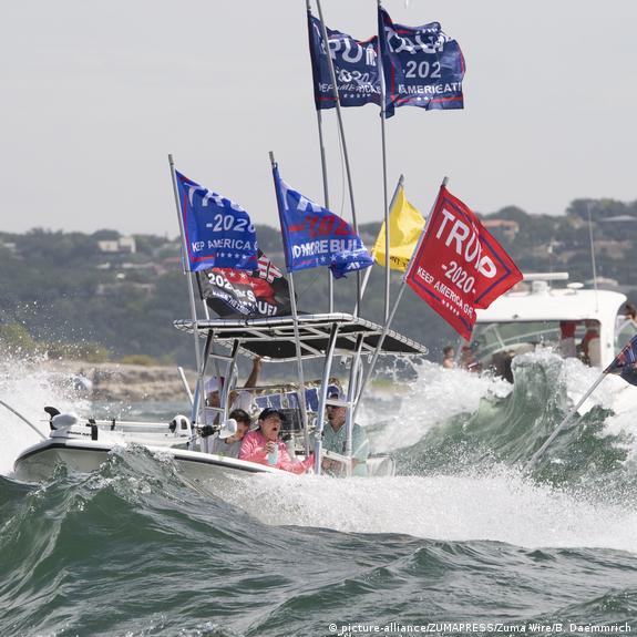 Abandon ship! Boats sink at pro-Trump lake parade – DW – 09/06/2020