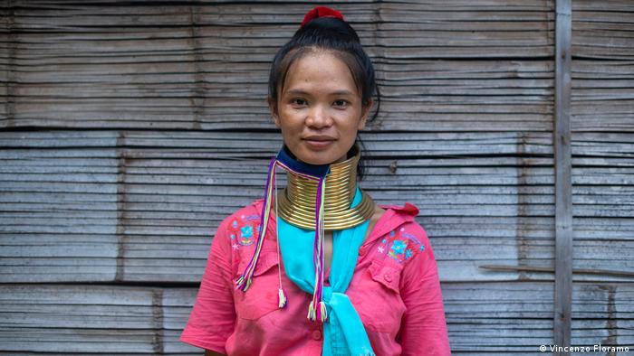 Thailand | Long Neck Women | (Vincenzo Floramo)