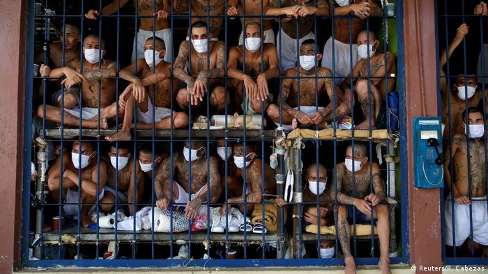 Затворници в Салвадор