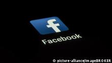 Facebook App-Icon auf einem Display, Soziales Netzwerk, Social Media, Handy, Smartphone, Tablet, Deutschland, Europa | Verwendung weltweit, Keine Weitergabe an Wiederverkäufer.