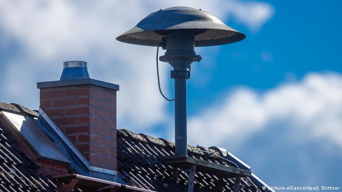 Deutschland Lassahn | Bundesweiter Warntag: Alarmsirene auf Hausdach