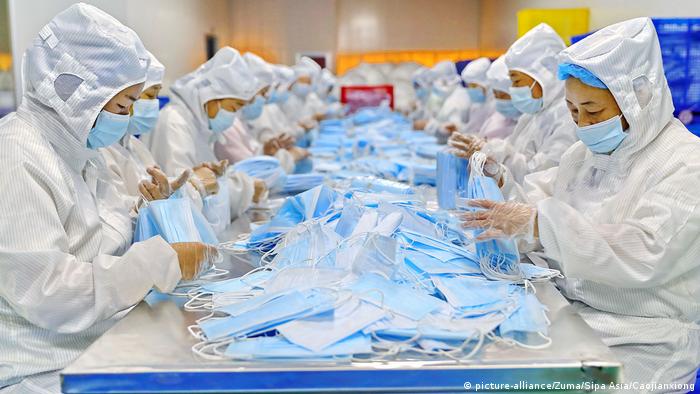 China Heibei | Coronavirus | Produktion von Masken