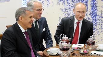 Рюдигер фон Фрич - в центре, Владимир Путин - справа, глава Татарстана Рустам Минниханов - слева. Фото 2017 года