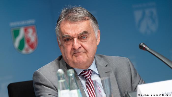 Deutschland Clankriminalität NRW Innenminister Herbert Reul 