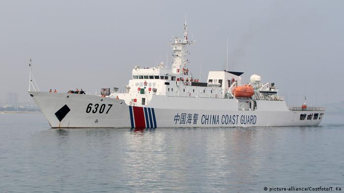 Kapal penjaga pantai Cina 6307 berpatroli di laut