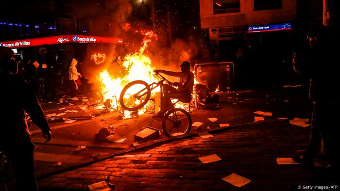 Protestas en Bogotá contra la violencia policial.