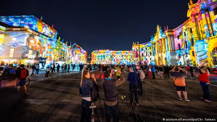 Berlin's Bebelplatz during the 2020 Festival of Lights (picture-alliance/dpa/Chr. Gateau)